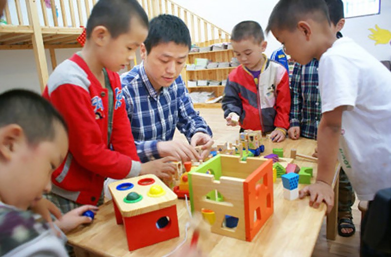 慶六一·伴成長，木玩?zhèn)鹘y(tǒng)獻(xiàn)愛云和幼兒園